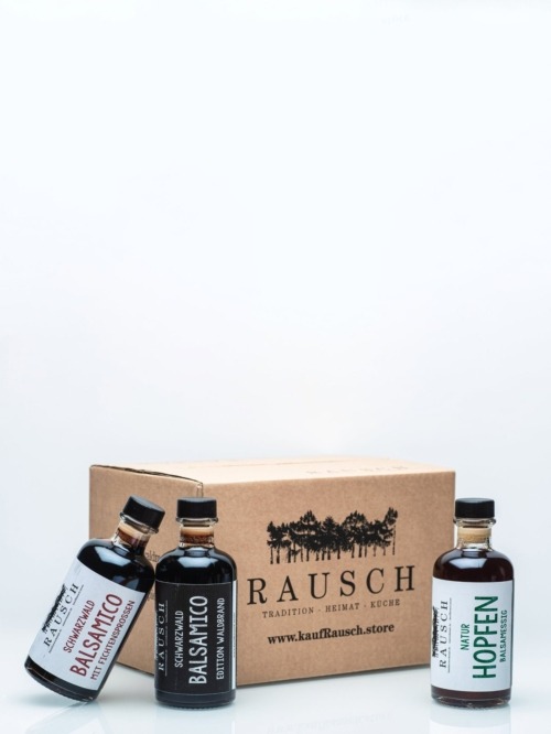 Balsam für die Seele: drei Balsamessige vor dem RAUSCH Versandkarton