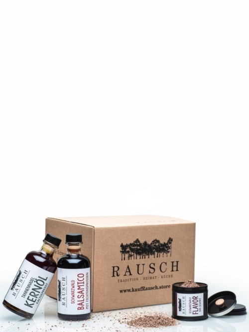 Now we have the salad: Kernöl, Balsamico und Schwarzwald Flavor mit Karton
